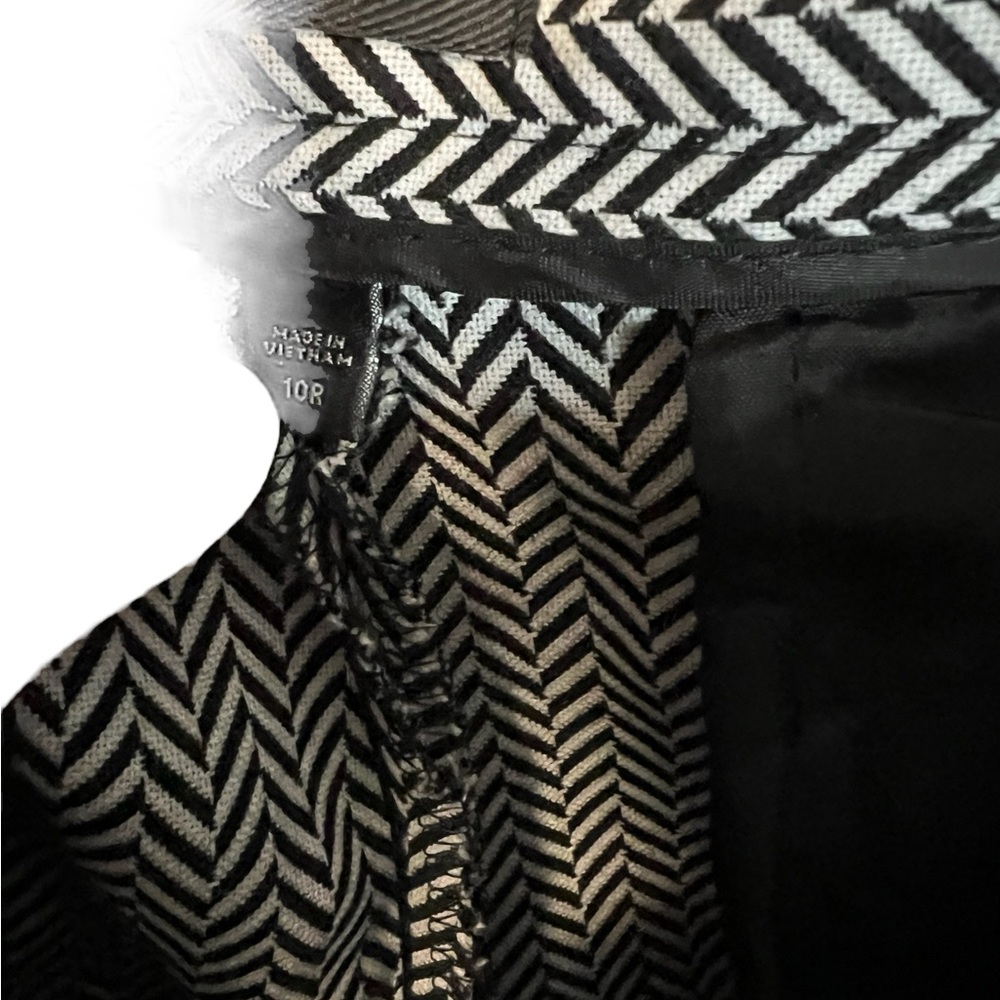 A pair of Express black and white pants in size 10 - Picture 5 of 7
